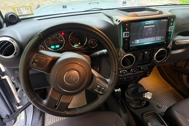 15k-Mile 2014 Jeep Wrangler Unlimited Rubicon JK-8 6-Speed